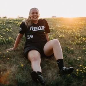 Meet your Posher, Cassandra